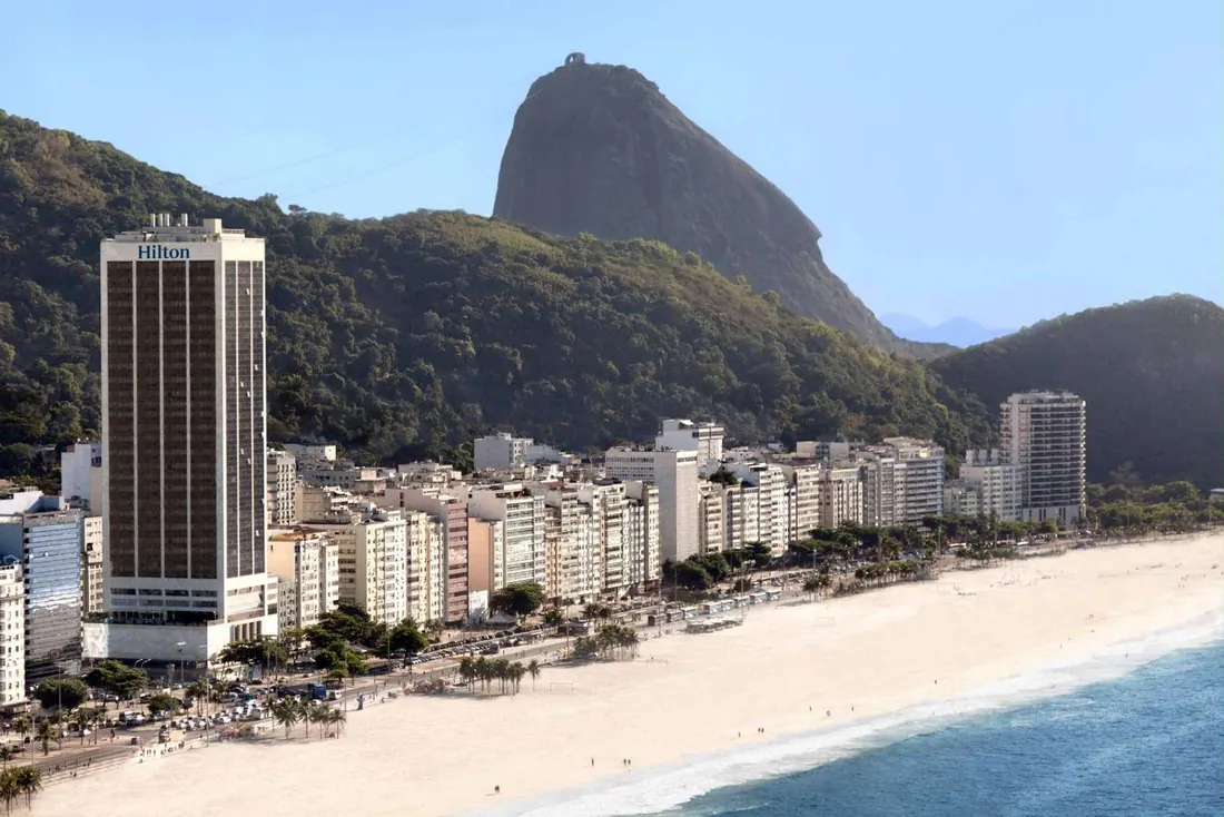 Praia de Copacabana e o Pão de Açúcar, bairro do Modo Copacabana Santa Clara